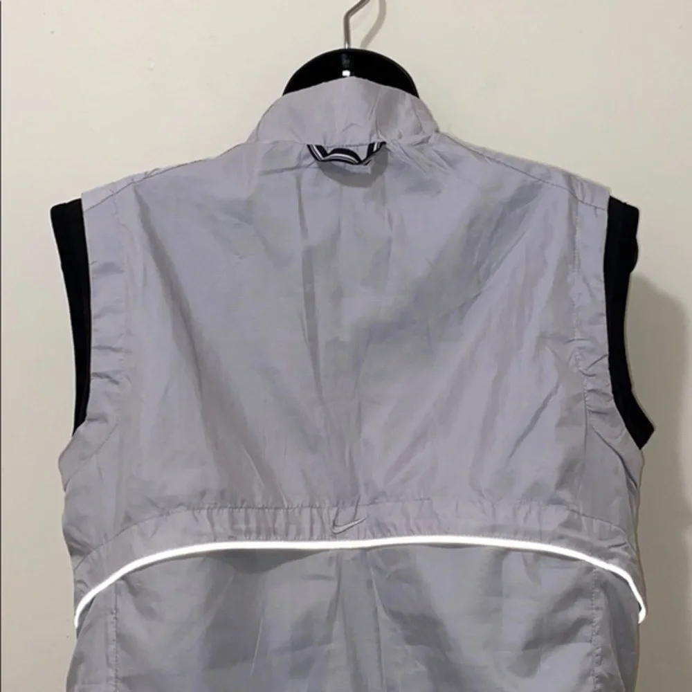 Women’s Nike Running Lightweight/Weatherproof Full Zip Vest